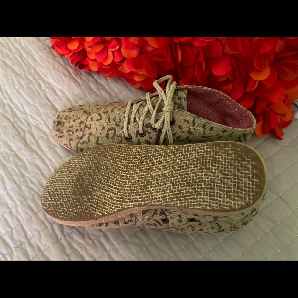 Tom’s animal print booties